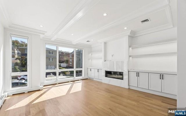 309 7th 1, Palisades Park, NJ 07650