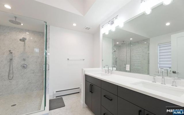 309 7th 1, Palisades Park, NJ 07650