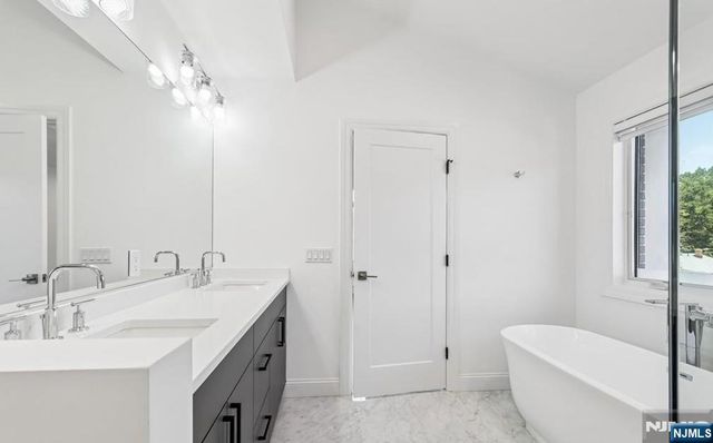 309 7th 1, Palisades Park, NJ 07650