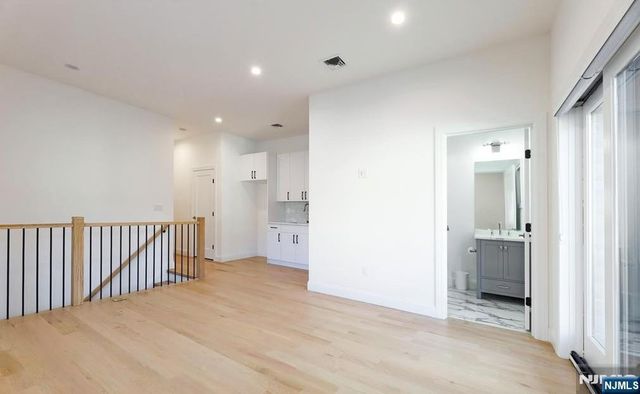 309 7th 1, Palisades Park, NJ 07650