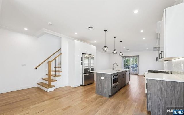309 7th 1, Palisades Park, NJ 07650
