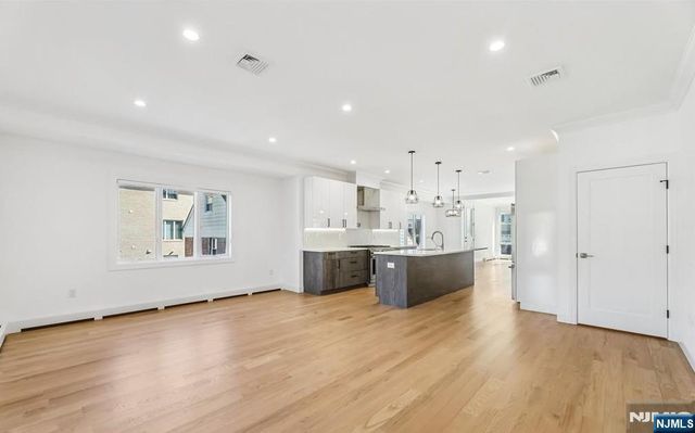 309 7th 1, Palisades Park, NJ 07650