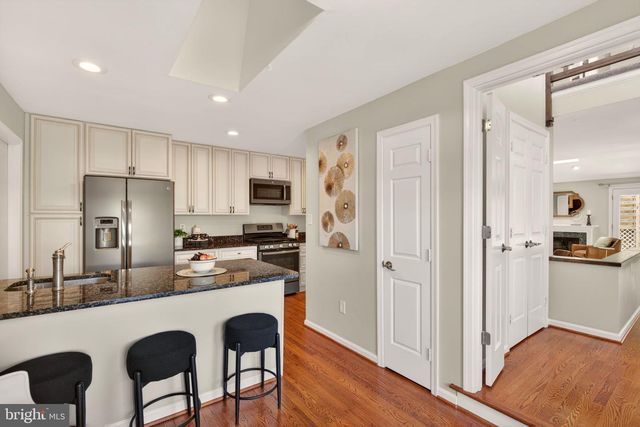 2924 ELMESMEADE CT, Oakton, VA 22124