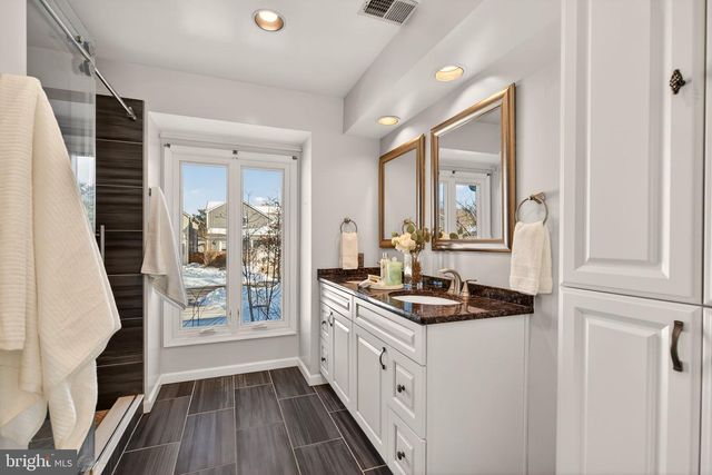 2924 ELMESMEADE CT, Oakton, VA 22124