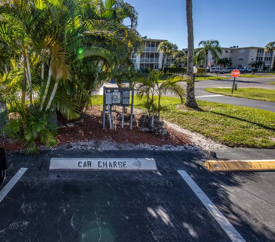 2728 N Garden Dr Drive N 413, Lake Worth, FL 33461