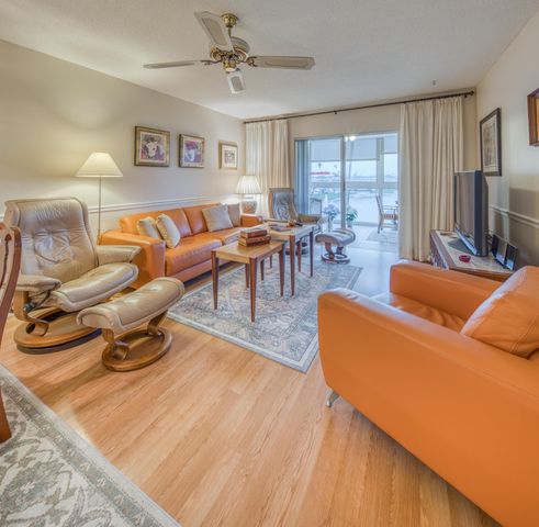 2728 N Garden Dr Drive N 413, Lake Worth, FL 33461