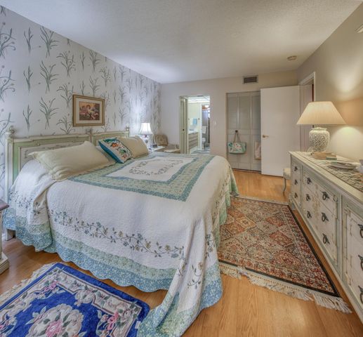 2728 N Garden Dr Drive N 413, Lake Worth, FL 33461