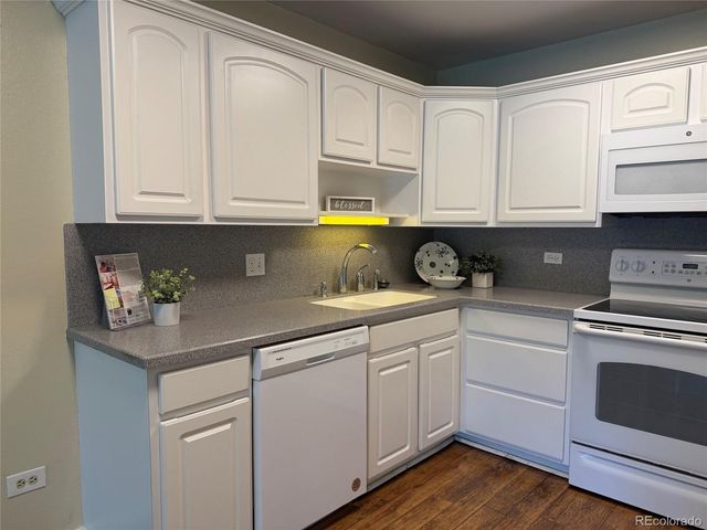 605 S Alton Way 12B, Denver, CO 80247