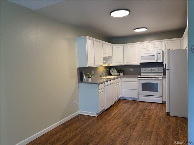 605 S Alton Way 12B, Denver, CO 80247
