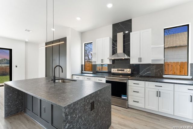 302 Bank, San Antonio, TX 78204