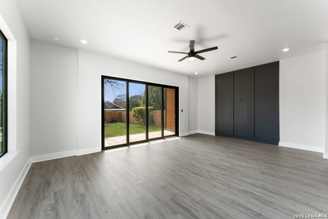 302 Bank, San Antonio, TX 78204