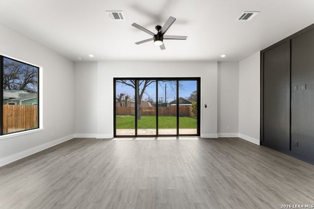 302 Bank, San Antonio, TX 78204