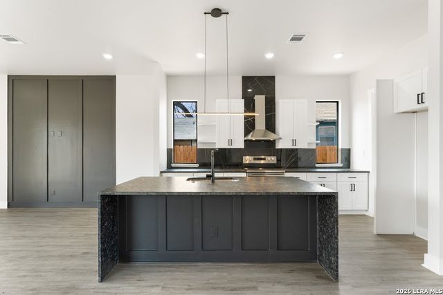 302 Bank, San Antonio, TX 78204