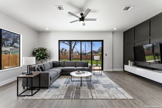 302 Bank, San Antonio, TX 78204