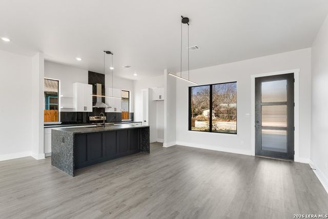 302 Bank, San Antonio, TX 78204