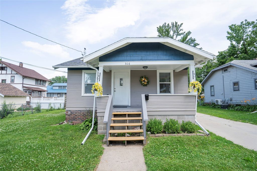 308 W 8th Street S, Newton, IA 50208