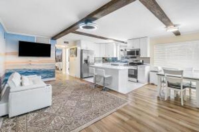 2020 Lake Osborne Drive 10, Lake Worth Beach, FL 33461