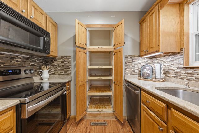 9 Argon Dr, Goddard, KS 67052