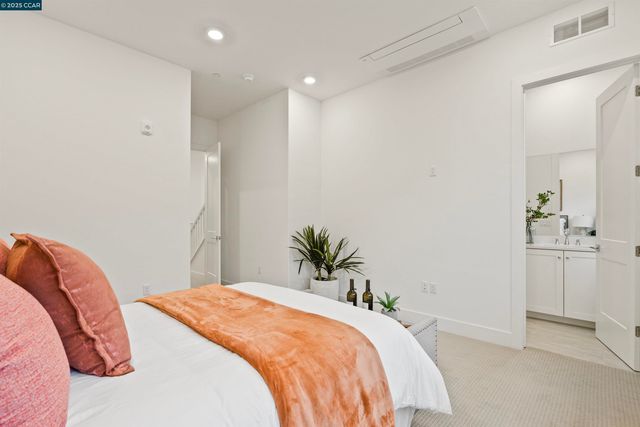 1102 Althea Terrace 4, Sunnyvale, CA 94086