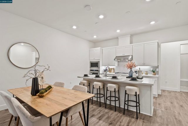 1102 Althea Terrace 4, Sunnyvale, CA 94086