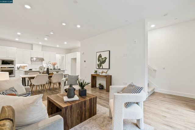 1102 Althea Terrace 4, Sunnyvale, CA 94086