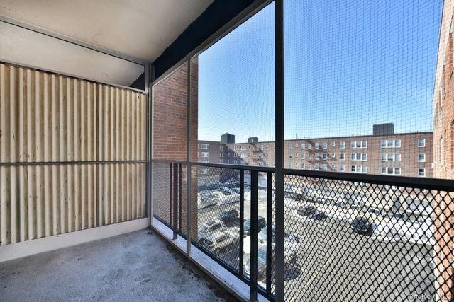 101 Lincoln Avenue 3R, Mineola, NY 11501