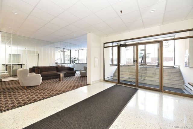 101 Lincoln Avenue 3R, Mineola, NY 11501