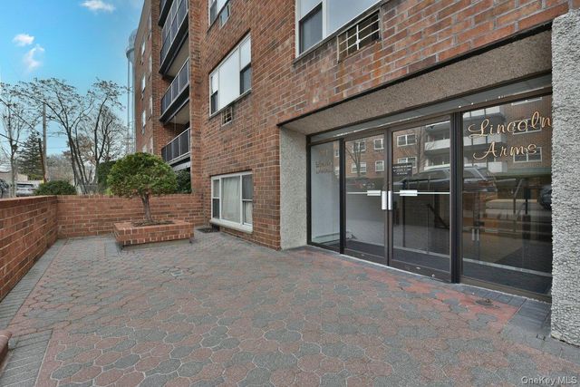 101 Lincoln Avenue 3R, Mineola, NY 11501