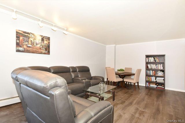 101 Lincoln Avenue 3R, Mineola, NY 11501