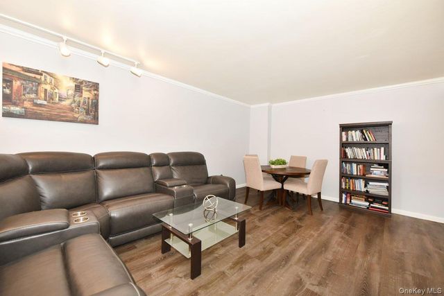 101 Lincoln Avenue 3R, Mineola, NY 11501