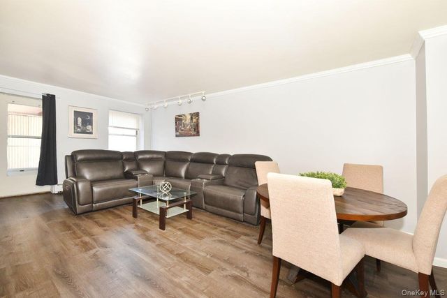 101 Lincoln Avenue 3R, Mineola, NY 11501