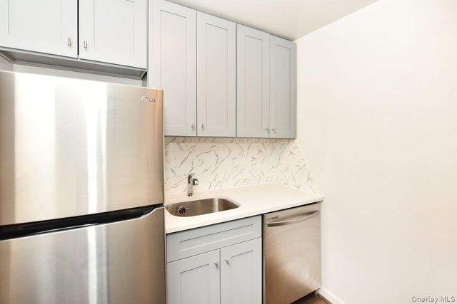 101 Lincoln Avenue 3R, Mineola, NY 11501