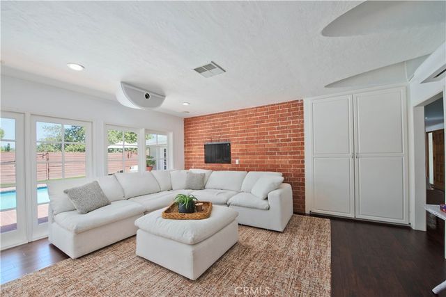 18056 Lake Encino, Encino, CA 91316