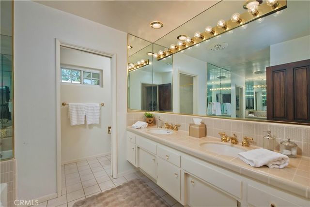 18056 Lake Encino, Encino, CA 91316