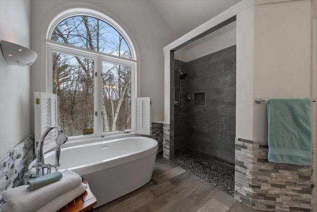 303 Washington DRIVE, West Bend, WI 53095