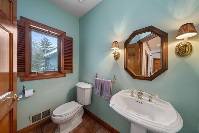 303 Washington DRIVE, West Bend, WI 53095