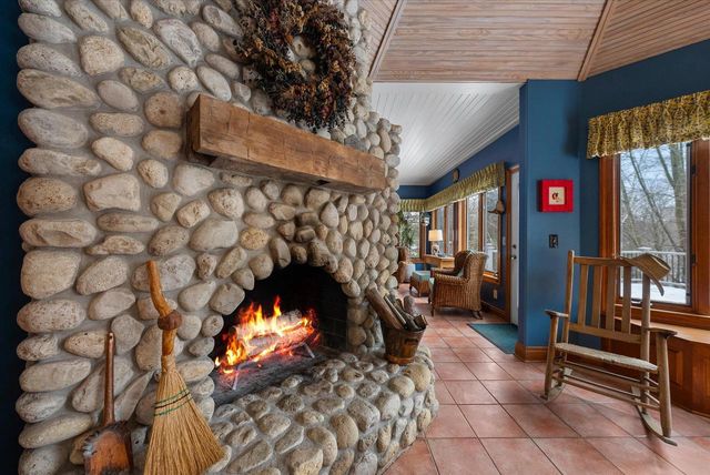 303 Washington DRIVE, West Bend, WI 53095