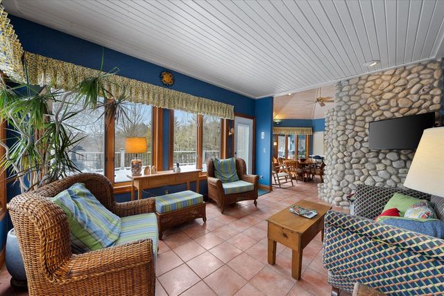 303 Washington DRIVE, West Bend, WI 53095