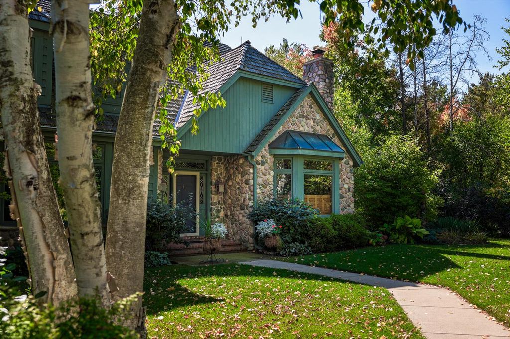 303 Washington DRIVE, West Bend, WI 53095