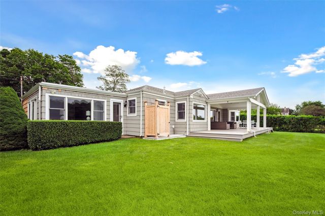 19 Bishop Avenue, Westhampton, NY 11977