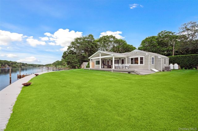 19 Bishop Avenue, Westhampton, NY 11977