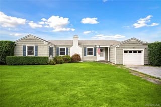 19 Bishop Avenue, Westhampton, NY 11977