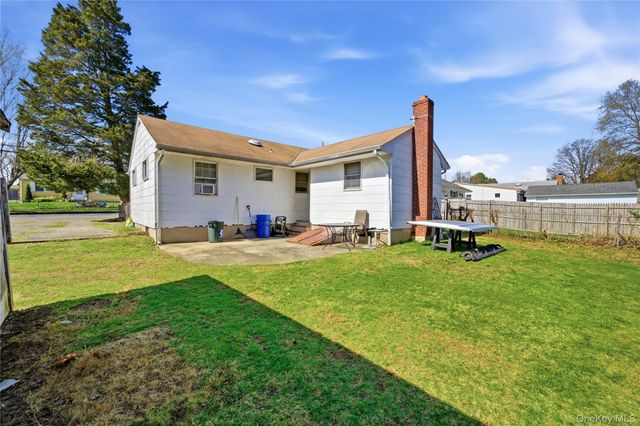 10 Howe Street, Huntington Station, NY 11746