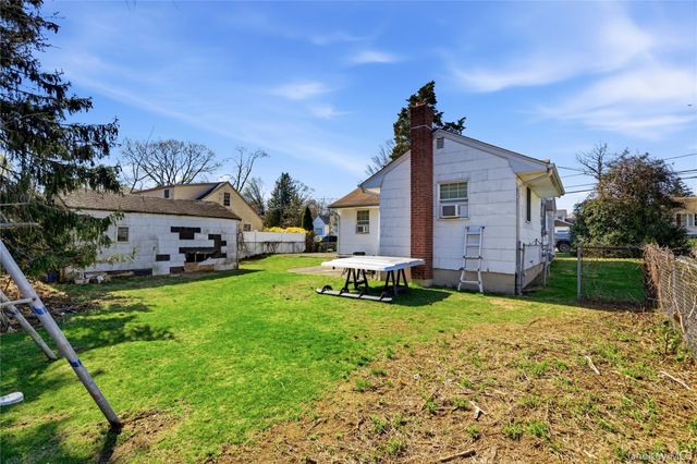 10 Howe Street, Huntington Station, NY 11746