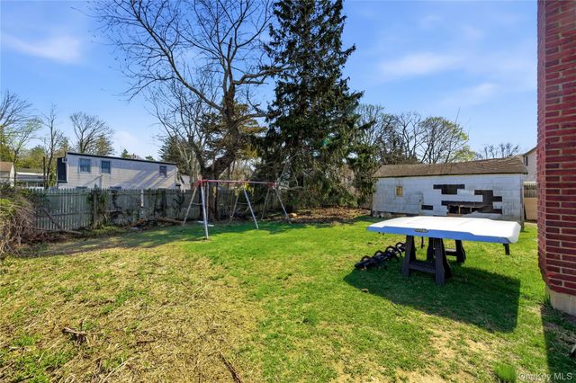 10 Howe Street, Huntington Station, NY 11746