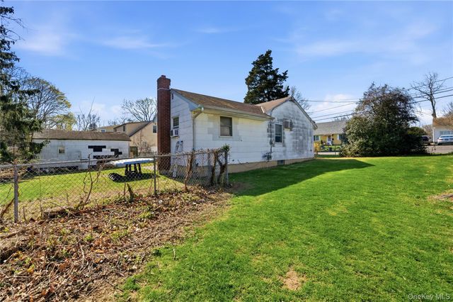 10 Howe Street, Huntington Station, NY 11746