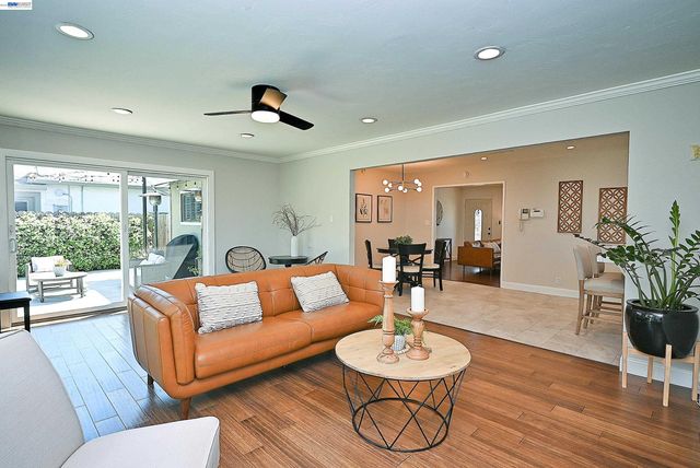 7941 Bristol Rd, Dublin, CA 94568