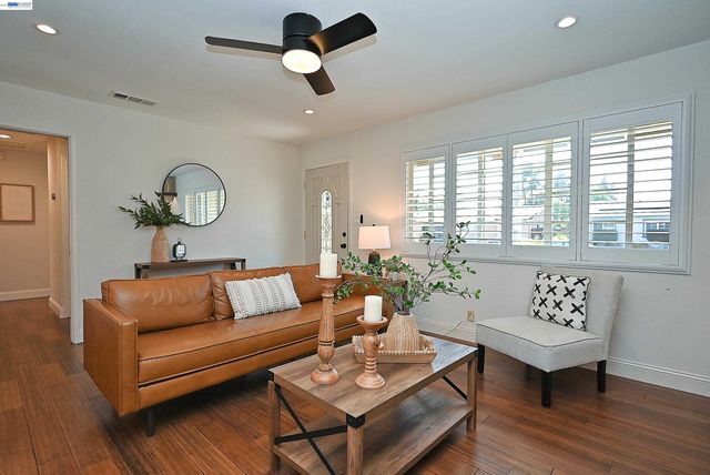 7941 Bristol Rd, Dublin, CA 94568