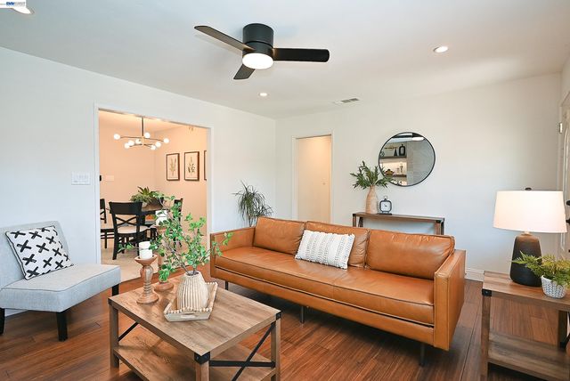 7941 Bristol Rd, Dublin, CA 94568