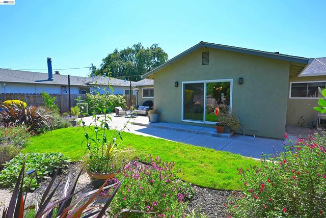 7941 Bristol Rd, Dublin, CA 94568